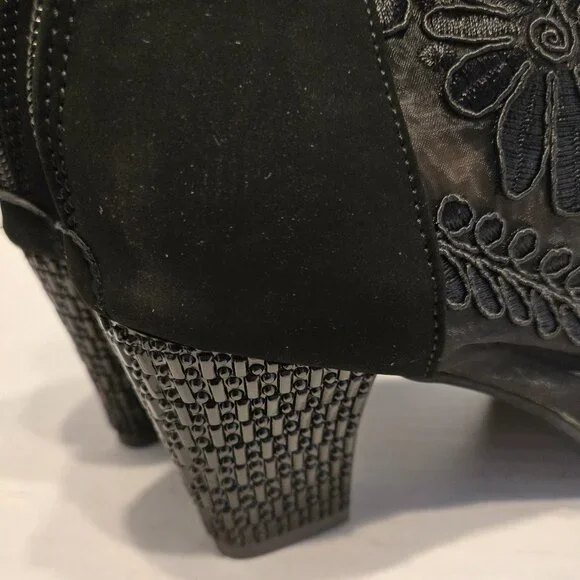 BLACK VELVET AND LACE WOMEN'S ANKLE BOOTS - Picture 5 of 5